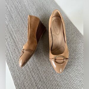 Dexflex Tan Patent Suede Buckle Ponted Toe Wedge Heels Size 10